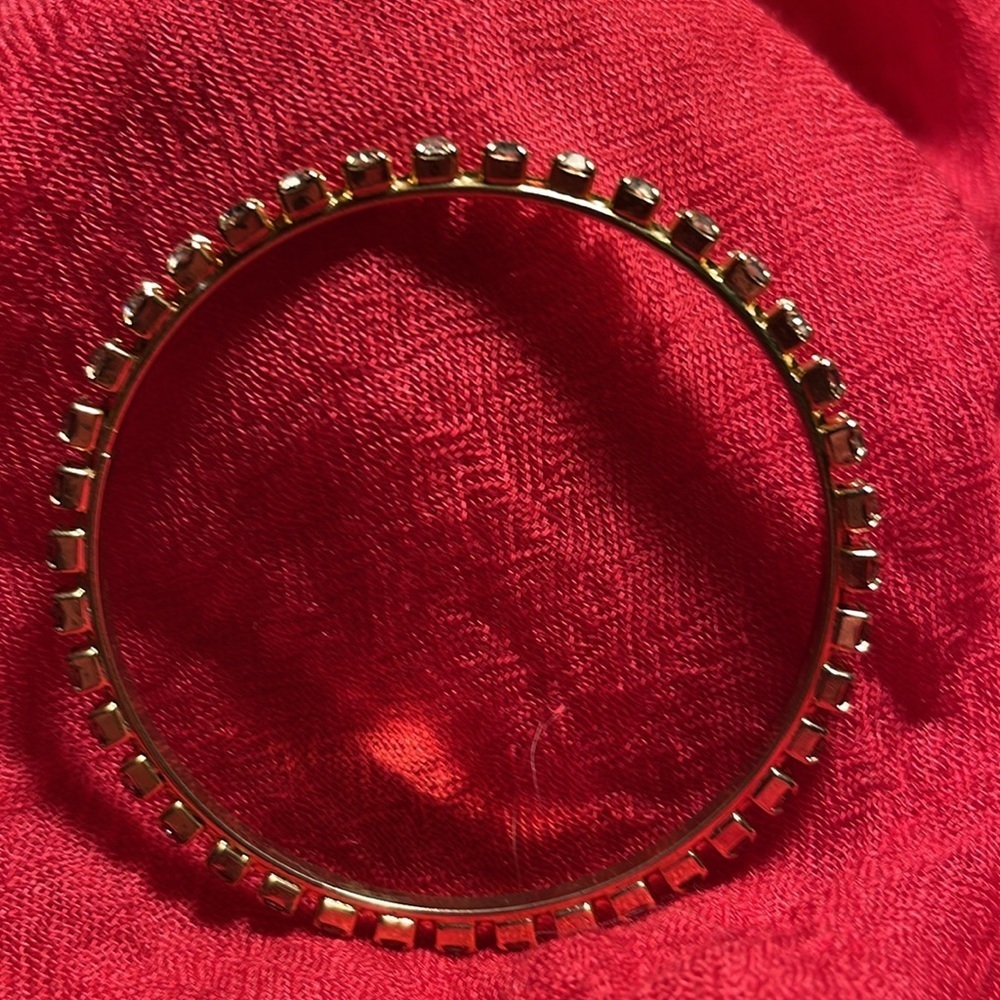Vintage Unmarked Gold Tone Rhinestone Bangle Bracelet - Picture 3 of 3